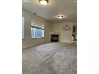 Photo #5: 23327975 Listing