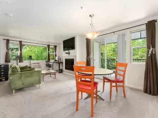 Photo #4: 23328171 Listing