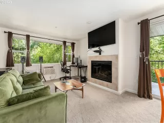 Photo #5: 23328171 Listing