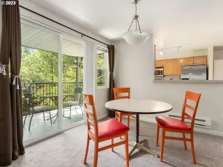 Photo #6: 23328171 Listing