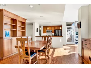 Photo #4: 23328441 Listing