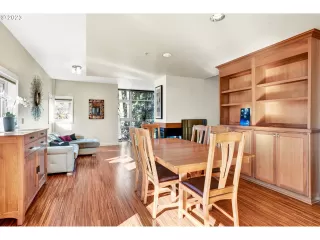 Photo #5: 23328441 Listing