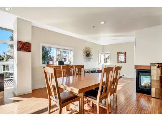 Photo #6: 23328441 Listing