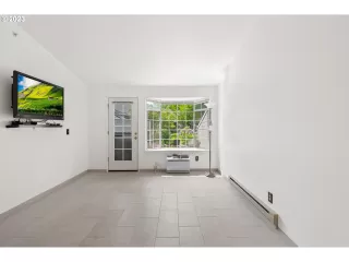 Photo #2: 23328644 Listing