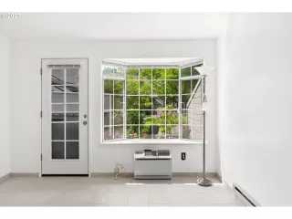 Photo #3: 23328644 Listing