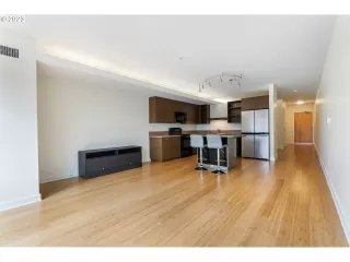 Photo #6: 23328956 Listing 