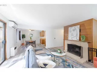 Photo #5: 23329277 Listing