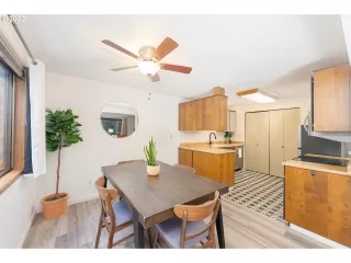 Photo #6: 23329277 Listing