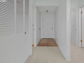 Photo #4: 23329819 Listing