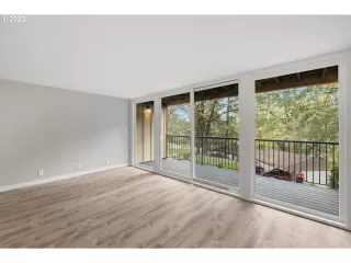 Photo #5: 23330123 Listing