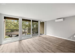 Photo #6: 23330123 Listing