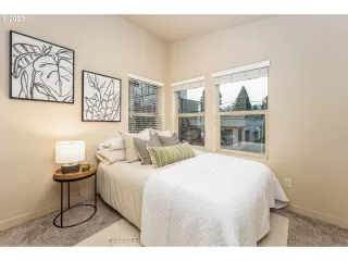 Photo #5: 23330810 Listing