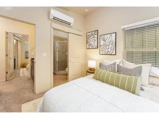 Photo #6: 23330810 Listing