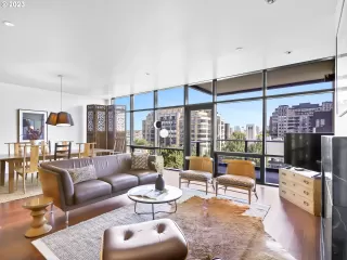 Photo #4: 23331666 Listing