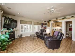 Photo #5: 23332823 Listing