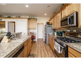 Photo #6: 23332823 Listing