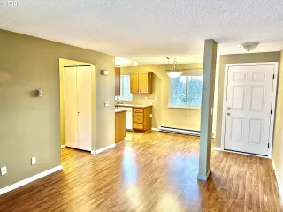 Photo #2: 23333147 Listing