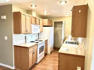 Photo #3: 23333147 Listing