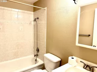 Photo #4: 23333147 Listing