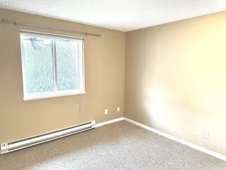 Photo #5: 23333147 Listing