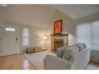 Photo #2: 23333186 Listing