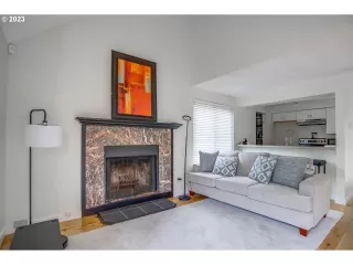 Photo #3: 23333186 Listing