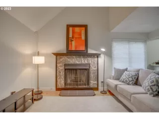 Photo #4: 23333186 Listing