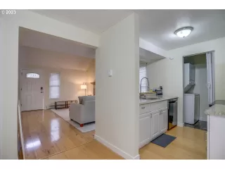 Photo #6: 23333186 Listing