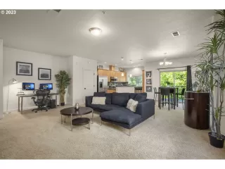 Photo #4: 23334106 Listing