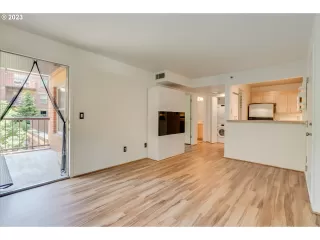 Photo #2: 23334947 Listing 