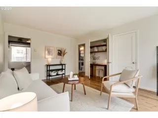 Photo #6: 23335980 Listing