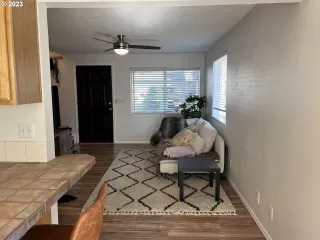 Photo #5: 23336394 Listing