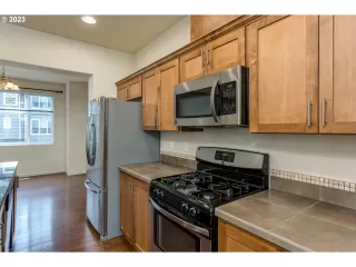 Photo #5: 23337649 Listing