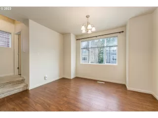 Photo #6: 23337649 Listing