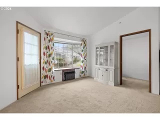 Photo #5: 23340254 Listing