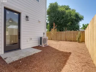 Photo #5: 23340386 Listing