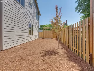 Photo #6: 23340386 Listing