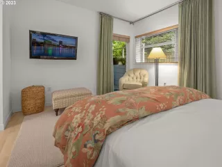 Photo #3: 23340389 Listing