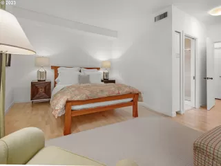 Photo #4: 23340389 Listing