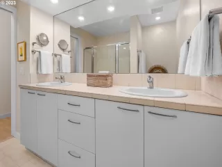 Photo #6: 23340389 Listing