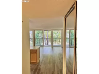 Photo #5: 23340529 Listing