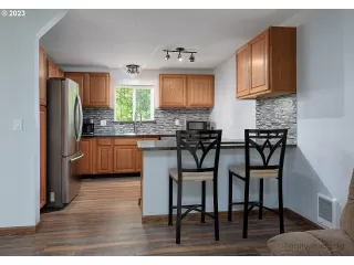 Photo #3: 23340552 Listing