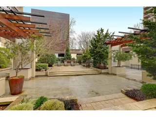 Photo #4: 23341400 Listing