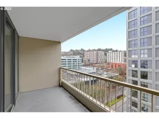 Photo #6: 23341400 Listing