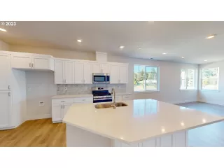 Photo #4: 23342278 Listing