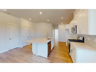 Photo #5: 23342278 Listing