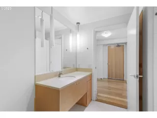 Photo #3: 23342702 Listing