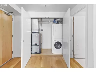 Photo #5: 23342702 Listing