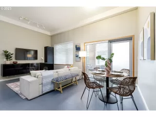 Photo #6: 23342779 Listing