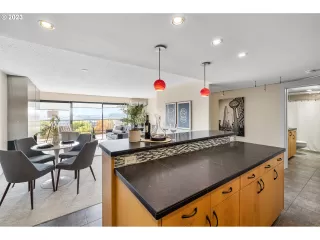 Photo #2: 23343120 Listing